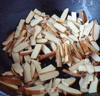 Make Fried fragrance beans step 1