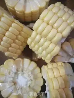 Make Pork belly corn soup step 2