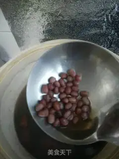 Make Red dates, red beans, soup step 3
