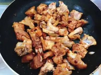 Make Red burning pig hoof step 2