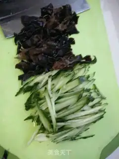 Make Spicy cucumber step 1