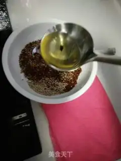 Make Homemade pepper oil step 7