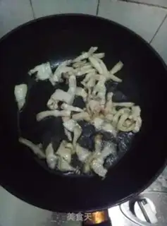 Make Five flowers, fried mushrooms step 1