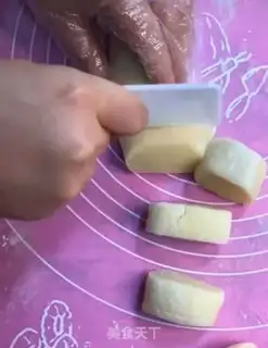 Make Strawberry Snow Maiden step 4