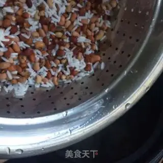 Make Silver-eared fruit porridge step 2