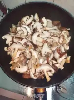 Make Five flowers, fried mushrooms step 2