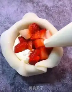 Make Strawberry Snow Maiden step 8