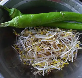 Make The green bean sprouts step 0