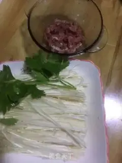 Make Golden pins and mushrooms, skinny broth step 0