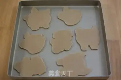 Make Pink hog frosting cookies step 7