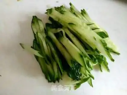Make cucumber-mixed egg soup step 0