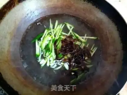 Make cucumber-mixed egg soup step 4