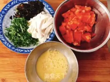 Make Tomato tofu egg soup step 0