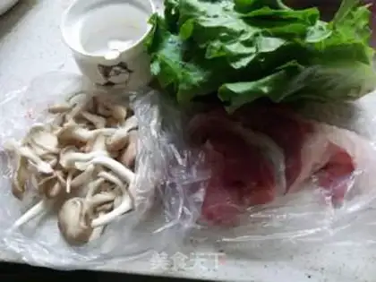 Make Mushroom green meatball soup step 1
