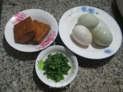 Make Scrambled duck eggs step 0