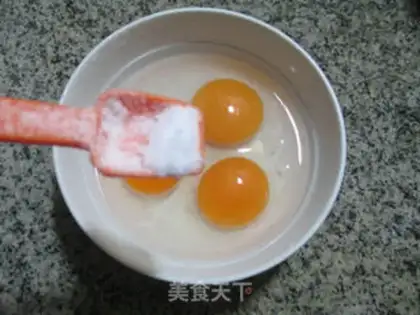 Make Scrambled duck eggs step 2