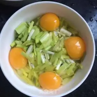 Make Yellow eggs step 2