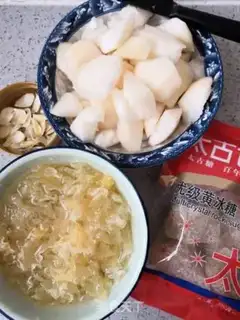 Make Silver ear lilies soup step 1