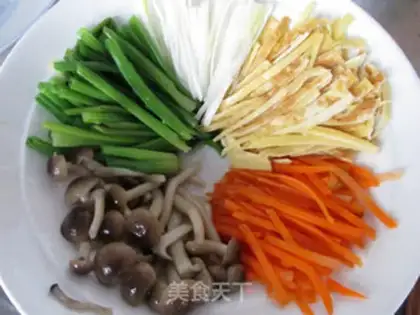 Make Five-colour fried noodles step 12