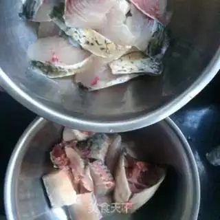 Make A common tomato fish step 1