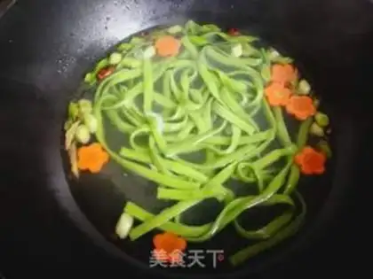 Make Shrimp spinach noodles step 7