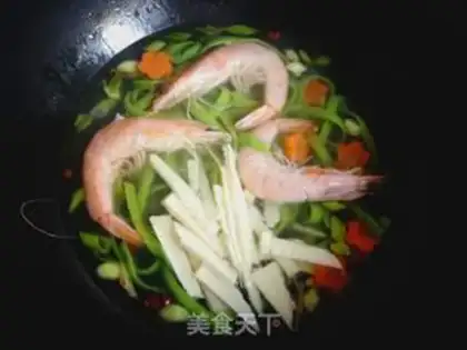 Make Shrimp spinach noodles step 8