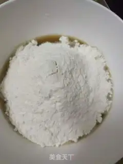 Make Red-tree red sugar buns step 1
