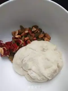 Make Red-tree red sugar buns step 6