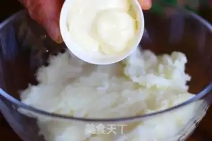 Make West Blue Flower Pill salad ball step 5