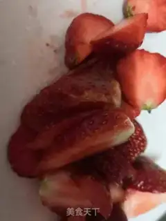 Make Strawberry cream cake step 5