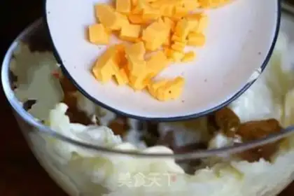 Make West Blue Flower Pill salad ball step 7