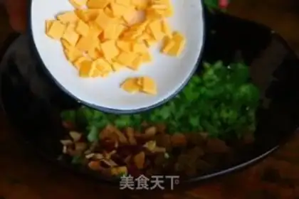 Make West Blue Flower Pill salad ball step 8