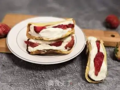Make Strawberry cream cake step 7