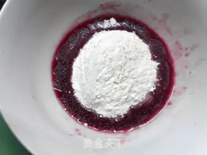 Make Red wine and greasy twirl cake step 2