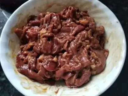Make Garlic fried lamb step 1