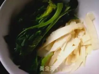 Make Three carrot noodles step 2