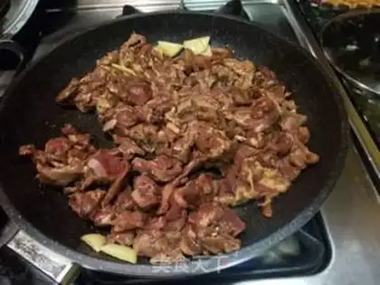 Make Garlic fried lamb step 5