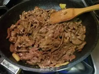 Make Garlic fried lamb step 6