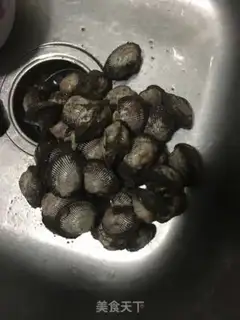 Make Pineapple with hair step 0