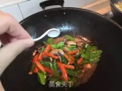 Make Mushroom fried Dutch beans step 3