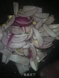Make Onion fried pig ears step 4
