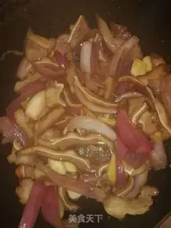 Make Onion fried pig ears step 6