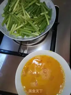 Make Garlic fried eggs step 0