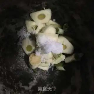 Make Pineapple with hair step 14