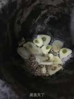 Make Pineapple with hair step 16