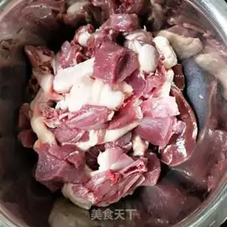 Make Spicy radish duck stew step 1