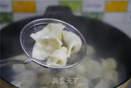 Make Six fungus meat dumplings step 7