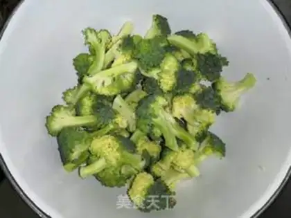 Make Pelican shrimp broccoli step 2