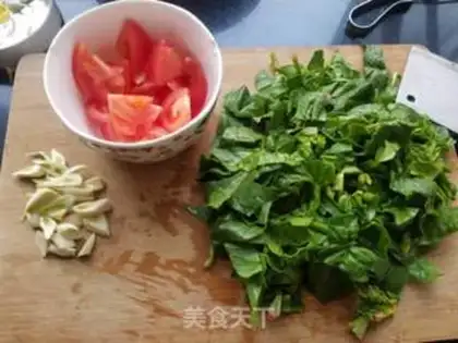 Make Eggs, spinach, rice powder step 0