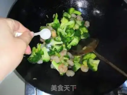 Make Pelican shrimp broccoli step 9